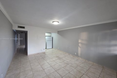 Copropriété à louer à Sweetwater, Floride: 2 chambres, 73.11 m2 № 1946005 - photo 8