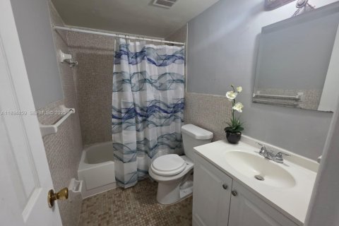 Copropriété à louer à Sweetwater, Floride: 2 chambres, 73.11 m2 № 1946005 - photo 11