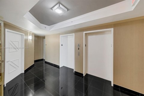 Condo in Fort Lauderdale, Florida, 2 bedrooms  № 1863862 - photo 10