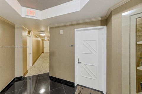 Condo in Fort Lauderdale, Florida, 2 bedrooms  № 1863862 - photo 11