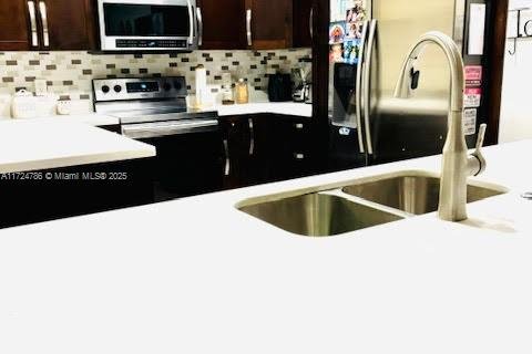 House in Weston, Florida 3 bedrooms, 143.26 sq.m. № 1475266 - photo 8