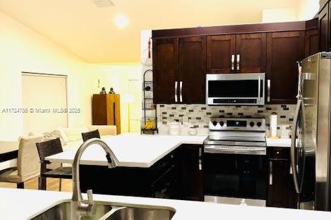 House in Weston, Florida 3 bedrooms, 143.26 sq.m. № 1475266 - photo 9
