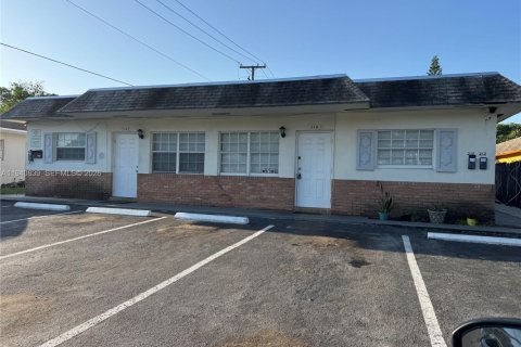 Снять в аренду виллу или дом в Окленд-Парк, Флорида 2 спальни, 83.61м2, № 1998513 - фото 11