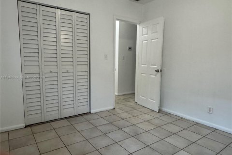 Снять в аренду виллу или дом в Окленд-Парк, Флорида 2 спальни, 83.61м2, № 1998513 - фото 15