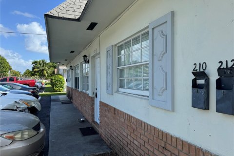 Снять в аренду виллу или дом в Окленд-Парк, Флорида 2 спальни, 83.61м2, № 1998513 - фото 10