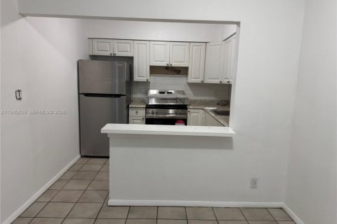 Снять в аренду виллу или дом в Окленд-Парк, Флорида 2 спальни, 83.61м2, № 1998513 - фото 9