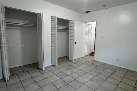 Снять в аренду виллу или дом в Окленд-Парк, Флорида 2 спальни, 83.61м2, № 1998513 - фото 18