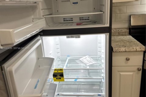 Снять в аренду виллу или дом в Окленд-Парк, Флорида 2 спальни, 83.61м2, № 1998513 - фото 7