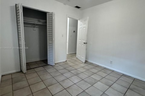 Снять в аренду виллу или дом в Окленд-Парк, Флорида 2 спальни, 83.61м2, № 1998513 - фото 14