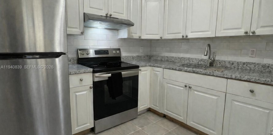 Дом в Окленд-Парк, Флорида 2 спальни, 83.61м2 № 1998513