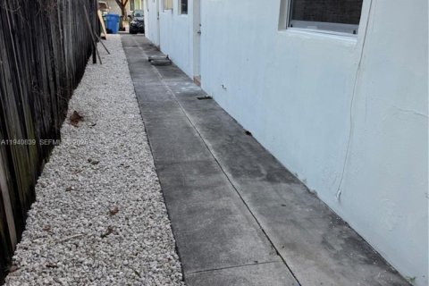 Снять в аренду виллу или дом в Окленд-Парк, Флорида 2 спальни, 83.61м2, № 1998513 - фото 4