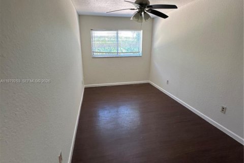 Villa ou maison à louer à North Miami, Floride: 1 chambre, 67.82 m2 № 2046011 - photo 4