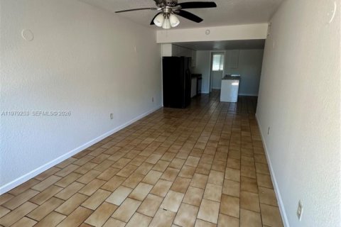 Villa ou maison à louer à North Miami, Floride: 1 chambre, 67.82 m2 № 2046011 - photo 3