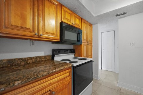 Condo in Orlando, Florida, 3 bedrooms № 2204227 - photo 5