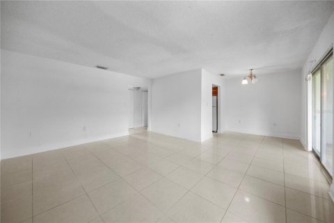 Condo in Orlando, Florida, 3 bedrooms № 2204227 - photo 11