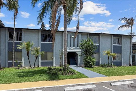 Condo in Orlando, Florida, 3 bedrooms № 2204227 - photo 2