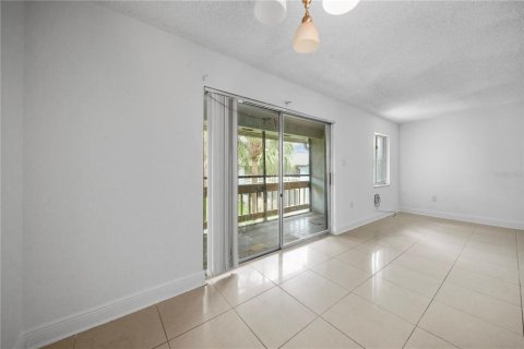 Condo in Orlando, Florida, 3 bedrooms № 2204227 - photo 9
