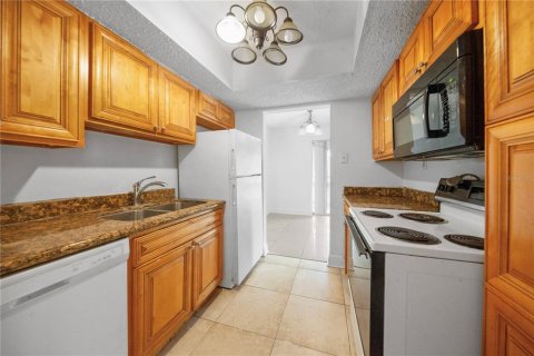 Condo in Orlando, Florida, 3 bedrooms № 2204227 - photo 6