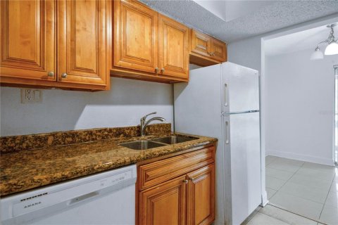Condo in Orlando, Florida, 3 bedrooms № 2204227 - photo 7