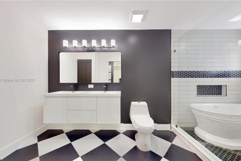Casa en venta en Miami, Florida, 4 dormitorios, 307.69 m2 № 1607807 - foto 28