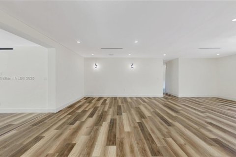 Casa en venta en Miami, Florida, 4 dormitorios, 307.69 m2 № 1607807 - foto 18