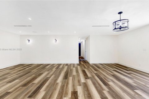 Casa en venta en Miami, Florida, 4 dormitorios, 307.69 m2 № 1607807 - foto 17