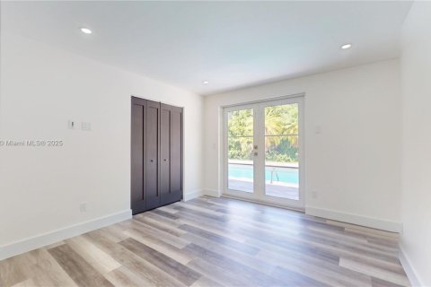 Casa en venta en Miami, Florida, 4 dormitorios, 307.69 m2 № 1607807 - foto 30