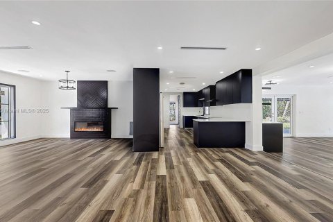 Casa en venta en Miami, Florida, 4 dormitorios, 307.69 m2 № 1607807 - foto 8