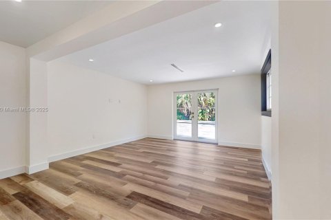 Casa en venta en Miami, Florida, 4 dormitorios, 307.69 m2 № 1607807 - foto 25