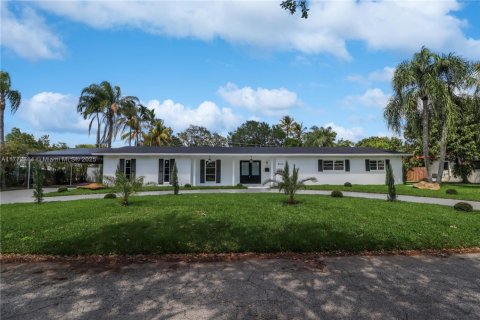 Casa en venta en Miami, Florida, 4 dormitorios, 307.69 m2 № 1607807 - foto 1