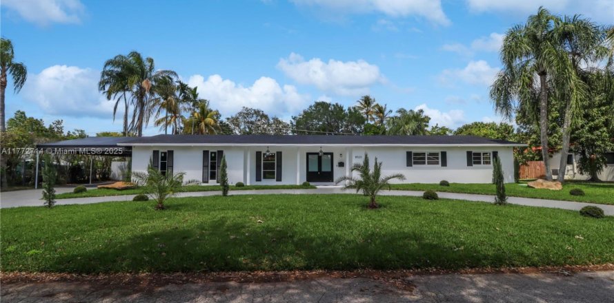 Casa en Miami, Florida 4 dormitorios, 307.69 m2 № 1607807
