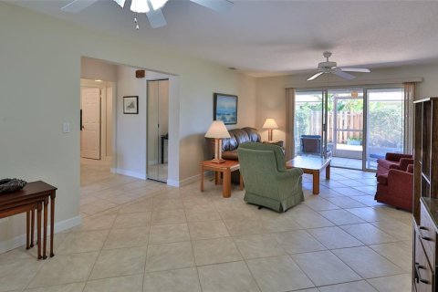 House in New Smyrna Beach, Florida 2 bedrooms, 146.32 sq.m. № 1576449 - photo 11