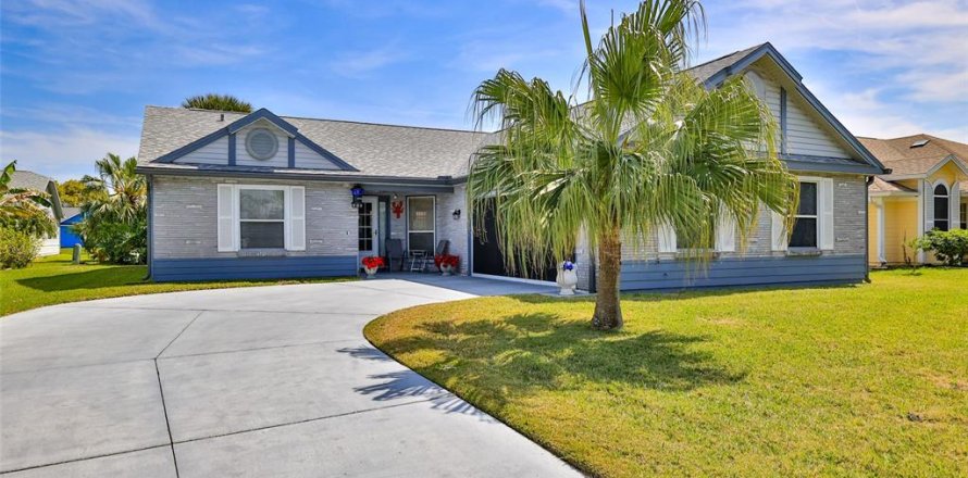 House in New Smyrna Beach, Florida 2 bedrooms, 146.32 sq.m. № 1576449