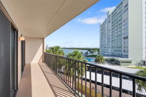 Condo in Clearwater, Florida, 2 bedrooms № 2123641 - photo 2