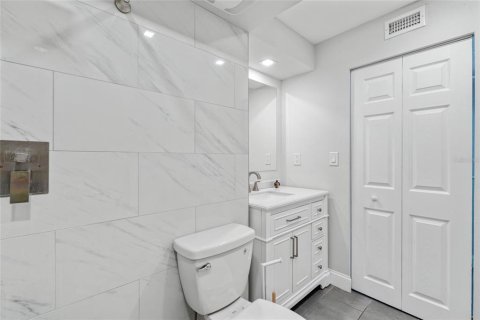 Condo in Clearwater, Florida, 2 bedrooms № 2123641 - photo 16
