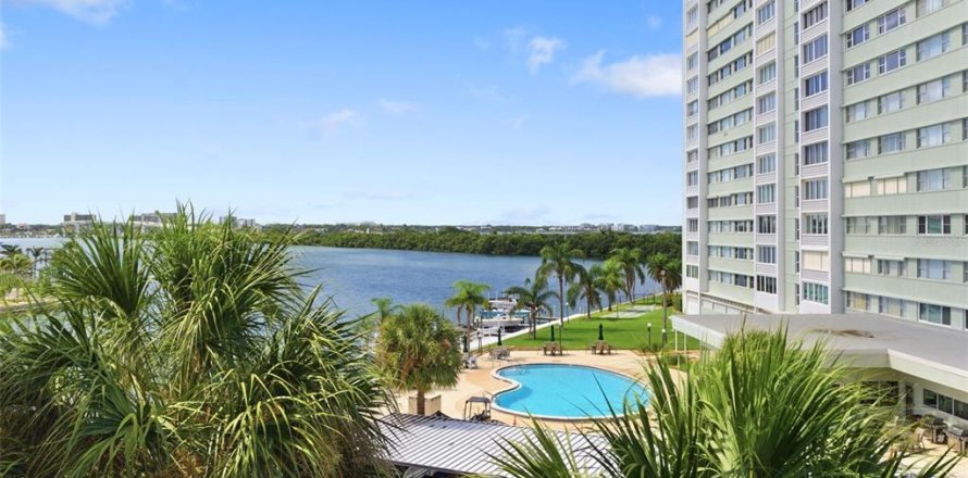 Condo in Clearwater, Florida, 2 bedrooms № 2123641