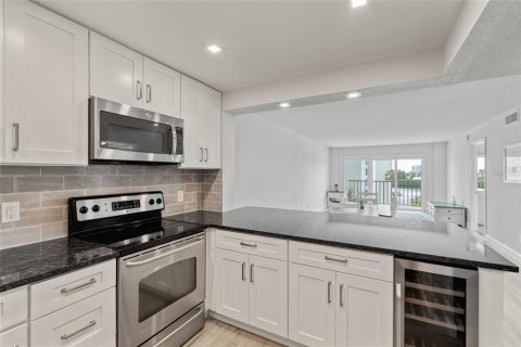 Condo in Clearwater, Florida, 2 bedrooms № 2123641 - photo 7