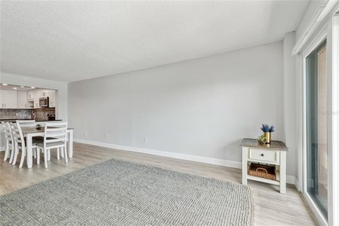 Condo in Clearwater, Florida, 2 bedrooms № 2123641 - photo 6