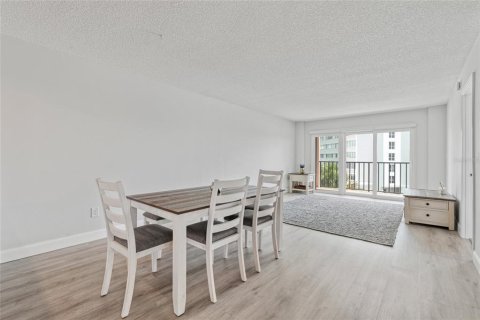 Condo in Clearwater, Florida, 2 bedrooms № 2123641 - photo 4