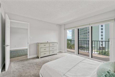 Condo in Clearwater, Florida, 2 bedrooms № 2123641 - photo 14