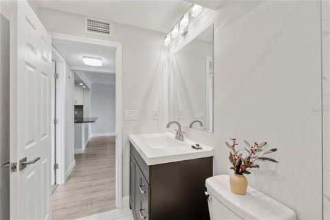 Condo in Clearwater, Florida, 2 bedrooms № 2123641 - photo 24