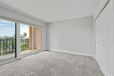 Condo in Clearwater, Florida, 2 bedrooms № 2123641 - photo 18