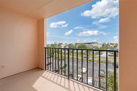 Condo in Clearwater, Florida, 2 bedrooms № 2123641 - photo 25