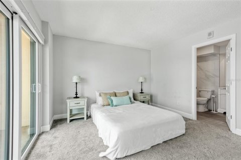 Condo in Clearwater, Florida, 2 bedrooms № 2123641 - photo 12
