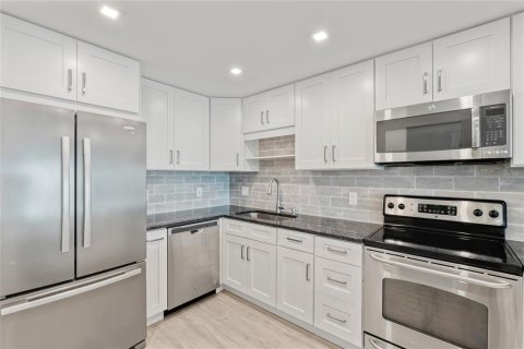 Condo in Clearwater, Florida, 2 bedrooms № 2123641 - photo 8