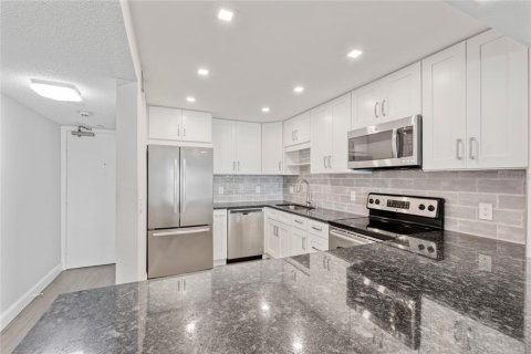 Condo in Clearwater, Florida, 2 bedrooms № 2123641 - photo 9
