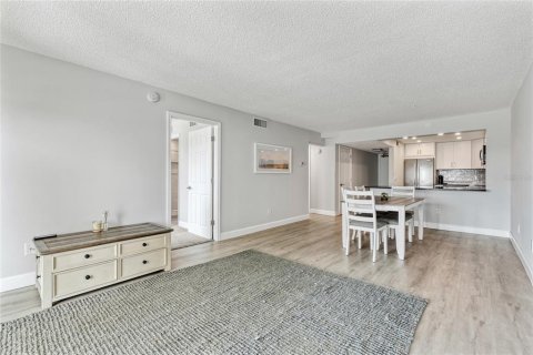 Condo in Clearwater, Florida, 2 bedrooms № 2123641 - photo 3
