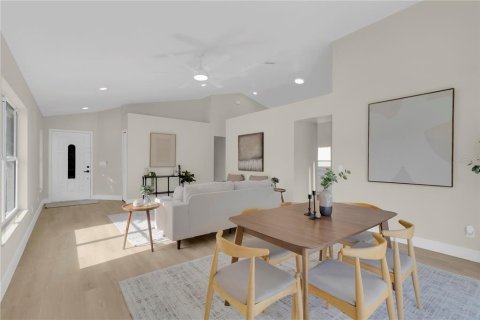 House in Orlando, Florida 3 bedrooms, 153.38 sq.m. № 1825185 - photo 8