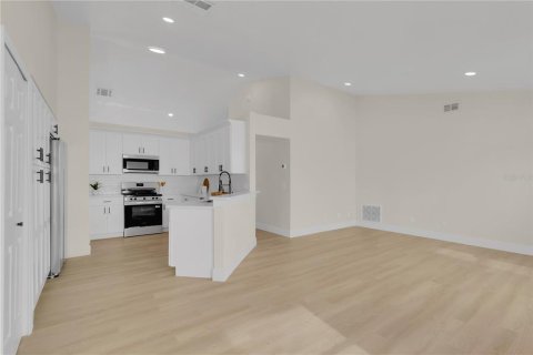 House in Orlando, Florida 3 bedrooms, 153.38 sq.m. № 1825185 - photo 11