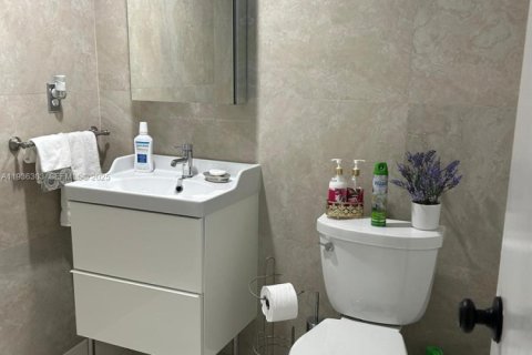 Condo in Hollywood, Florida, 1 bedroom  № 1994318 - photo 8